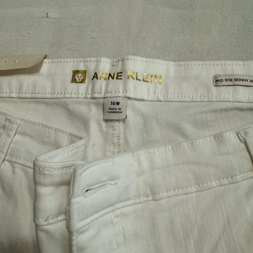 Anne Klein slimming sculpting  mid rise skinny ankle white jean size 16W